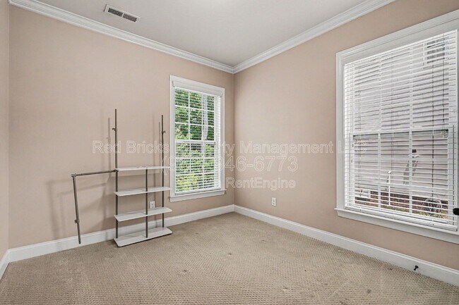Building Photo - 655 Brookhaven Dr