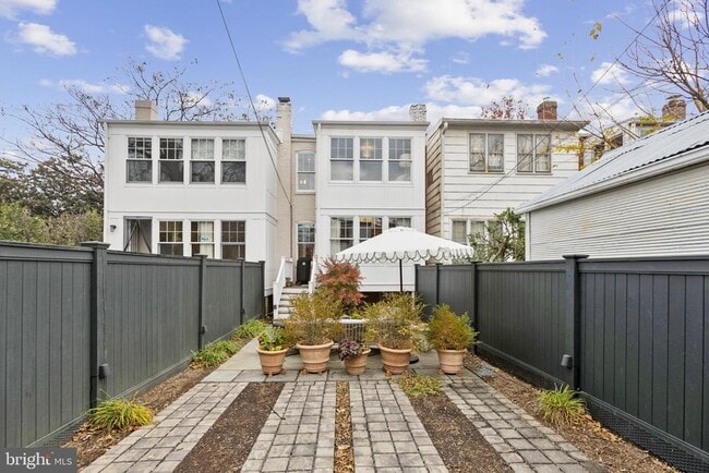 Building Photo - 1724 34th St NW