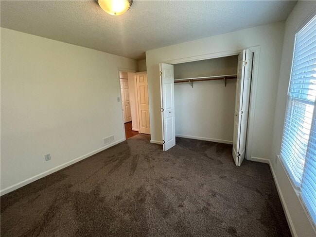 Building Photo - 972 Bridgegate Dr NE