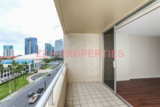 Building Photo - 2 bedroom, 2 bath & 1 parking for rent at Royal Court