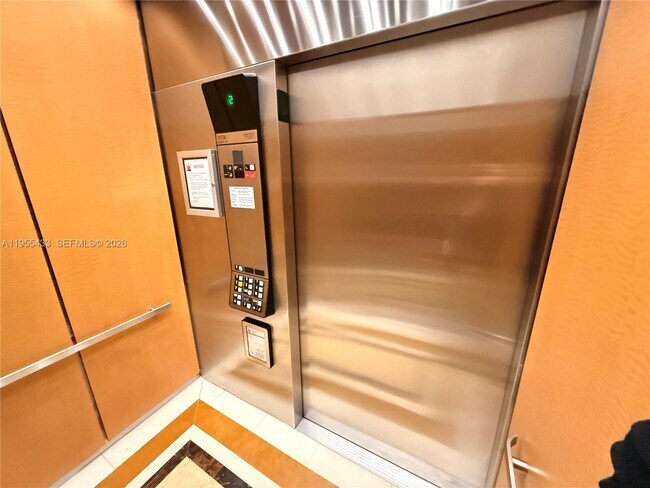 Building Photo - 610 Clematis St