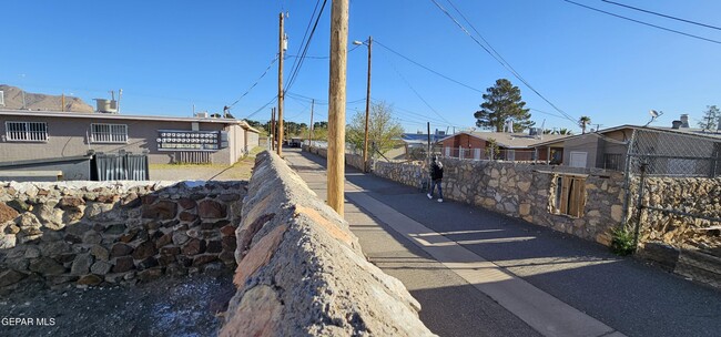 Building Photo - 8828 Kenneth St