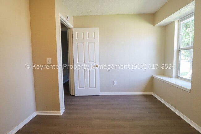 Building Photo - 3 Bed | 2 Bath in East Tulsa!