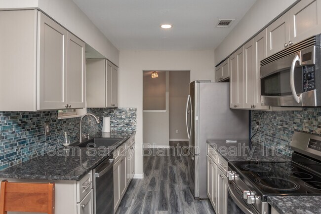 Building Photo - 2217 N 61st Ave