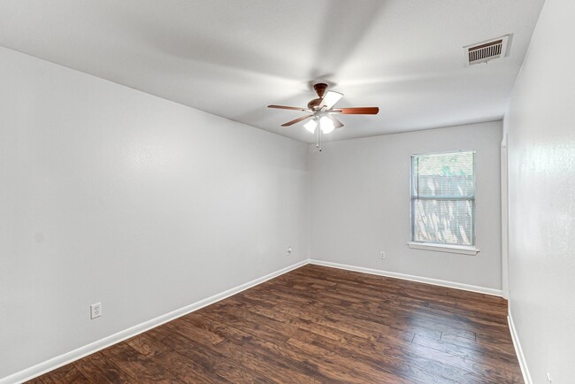 Building Photo - 6433 Leana Ave