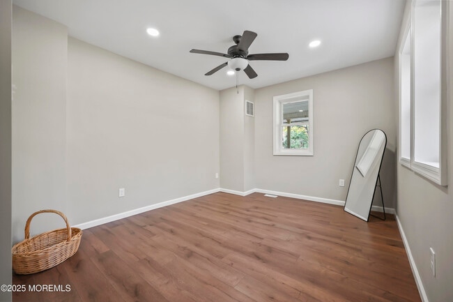 Building Photo - 400 S 1st Ave