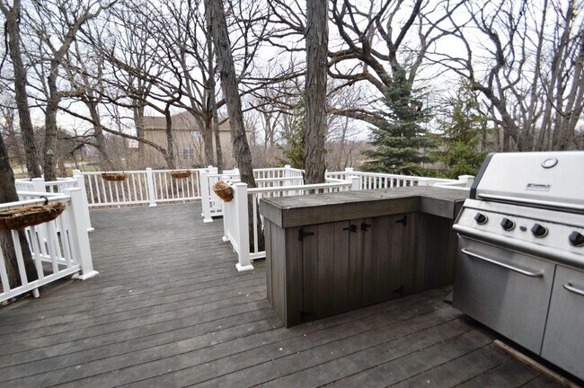 Building Photo - 8095 Boulder Ct