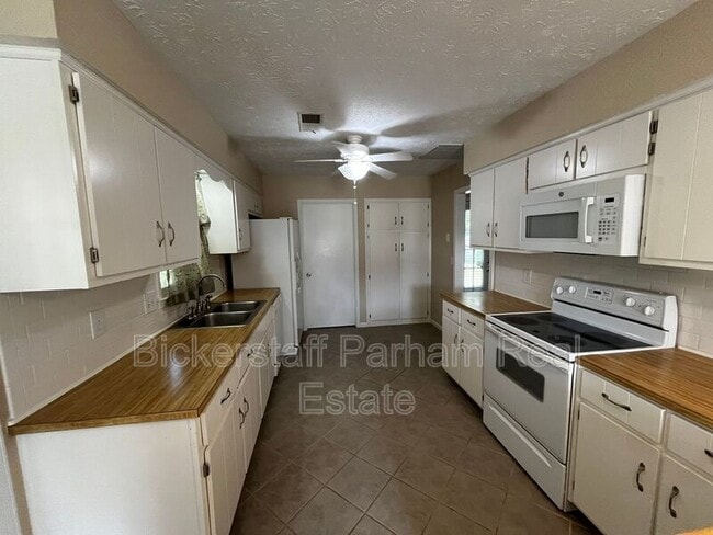 Building Photo - 6608 Highridge Dr