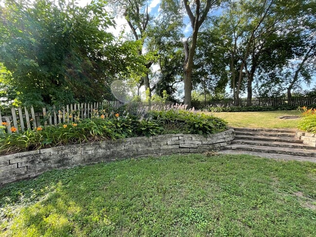 Building Photo - 2318 Storm St