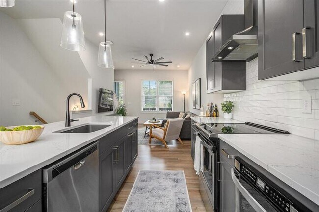 Building Photo - 2016 Bixby Byway Dr SE