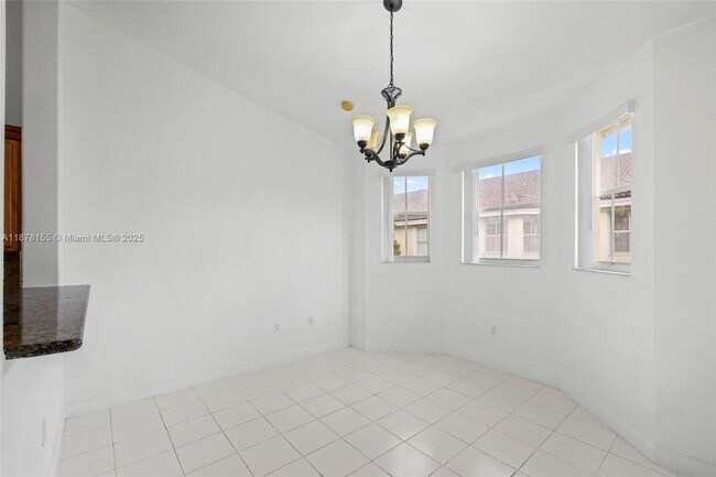 Building Photo - 1658 SE 28th Ct
