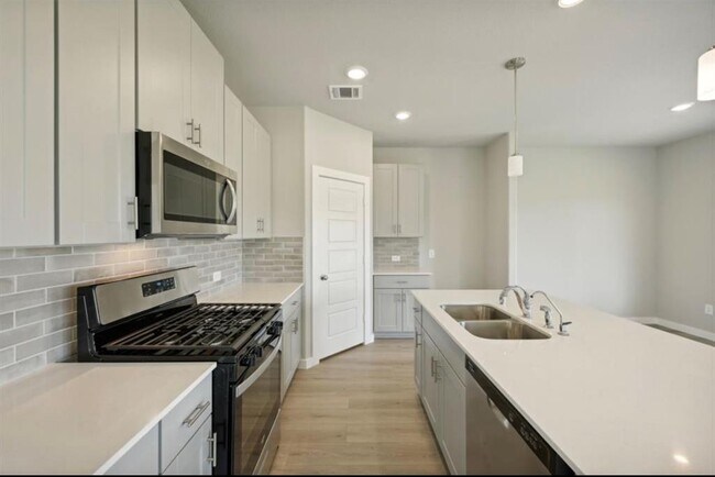 Building Photo - 15529 Olive Ter Trl