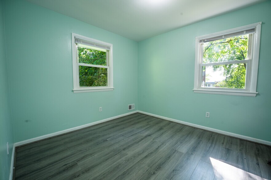 Building Photo - 5703 Kennedy St