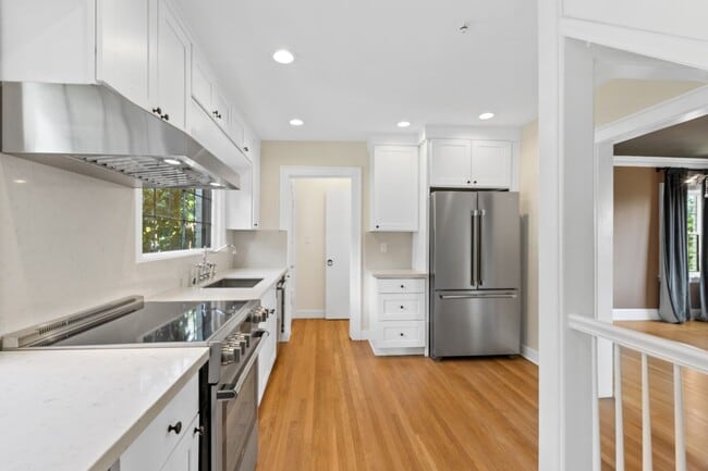 Building Photo - 4Bd/1.75Ba Seattle House