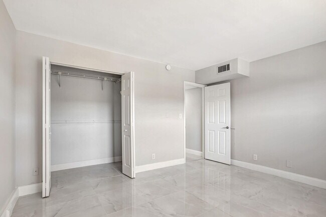 Building Photo - 2202 Lucaya Bend