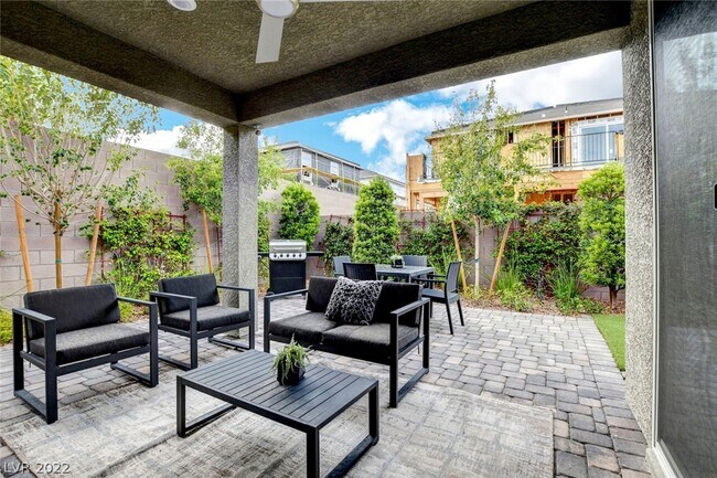 Building Photo - 7586 Lush Oasis Ave.