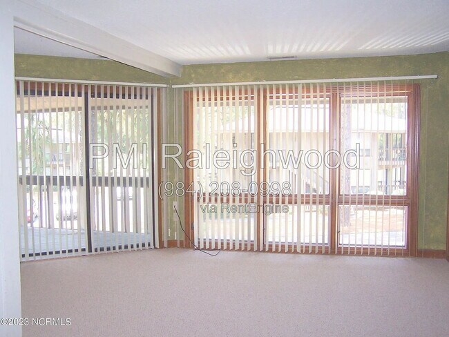 Building Photo - 220 Foxkroft Dr