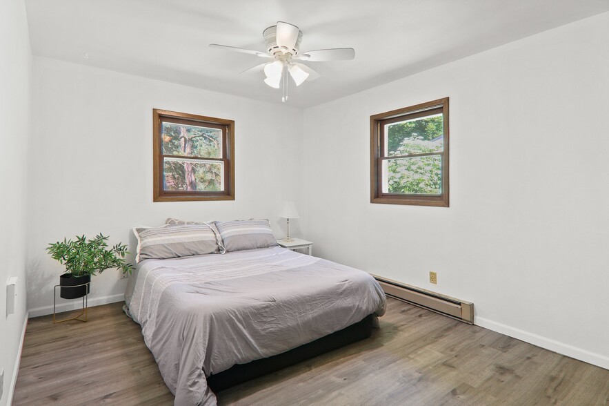 Bedroom 1 - 432 S Bird St