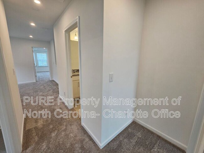 Building Photo - 14036 Penbury Ln