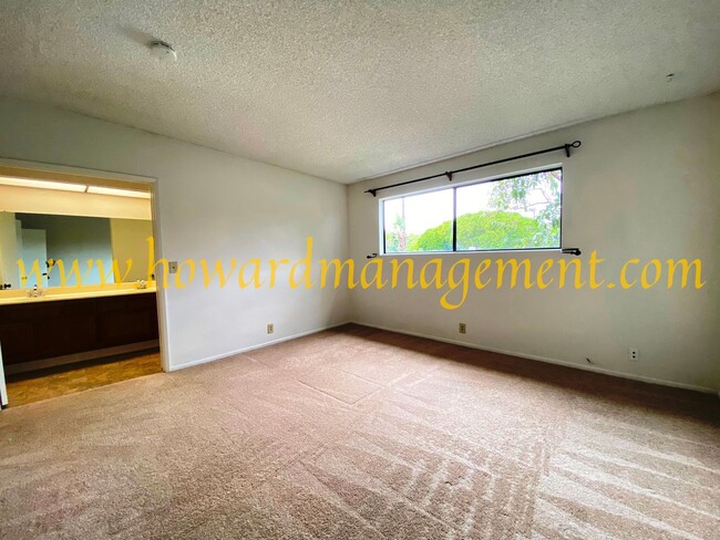 Building Photo - Spacious Townhouse condo with central A/C,...