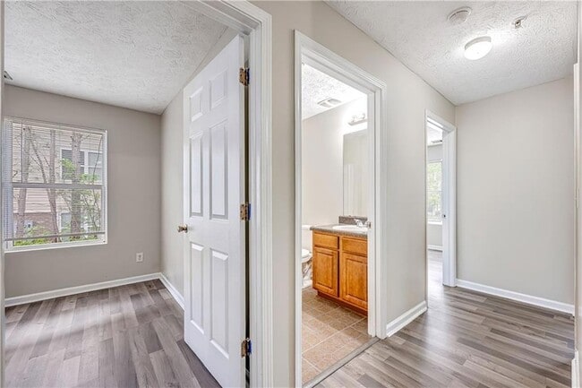 Building Photo - 13202 Fairington Ridge Cir