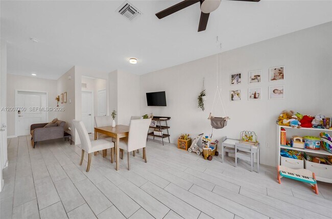 Building Photo - 1158 SE 23rd Ave