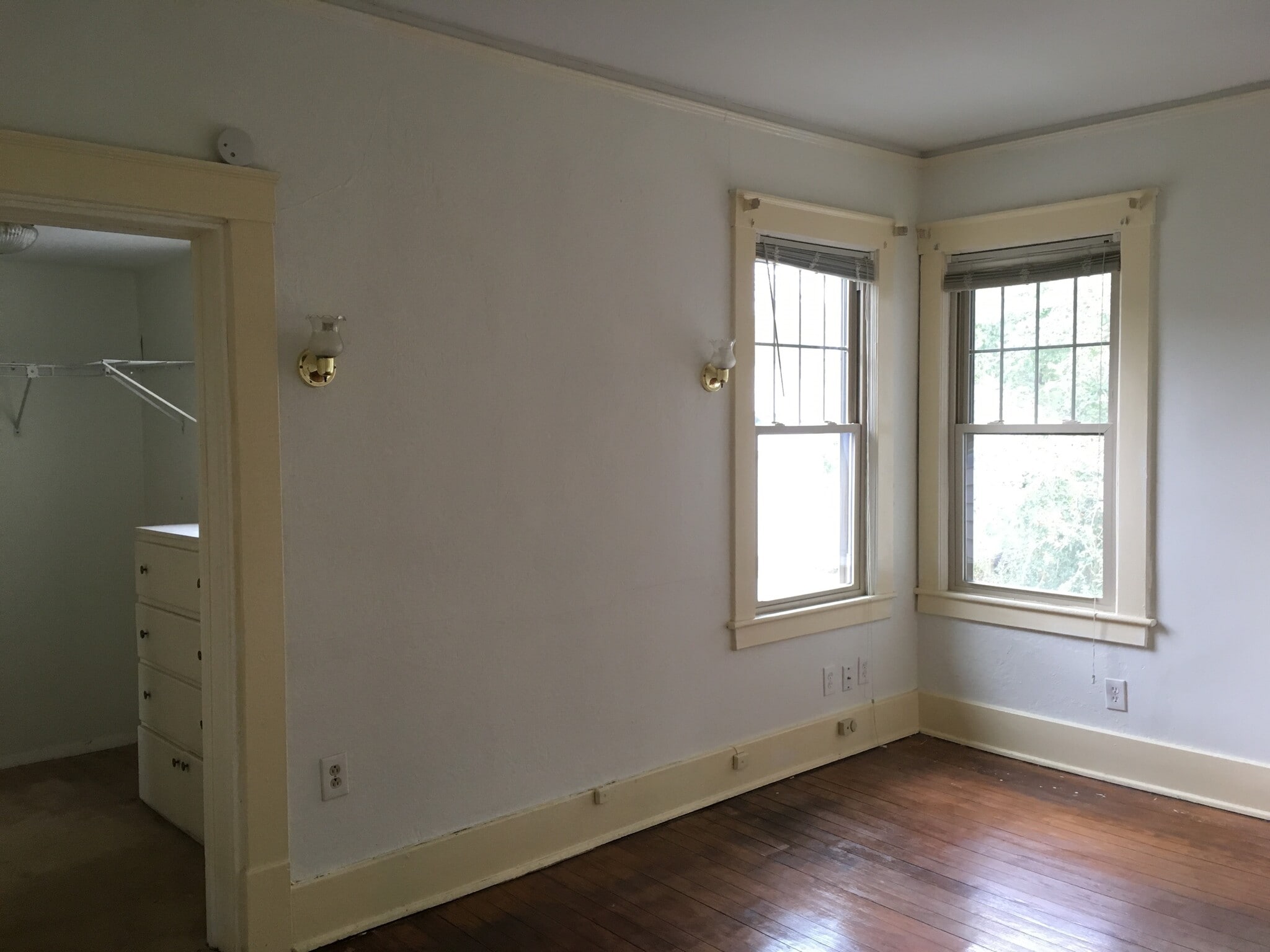 Bedroom 1 - 816 Maupas Ave