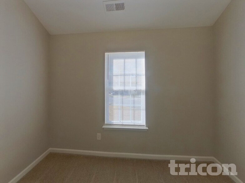 Building Photo - 1372 Zered Pl NW