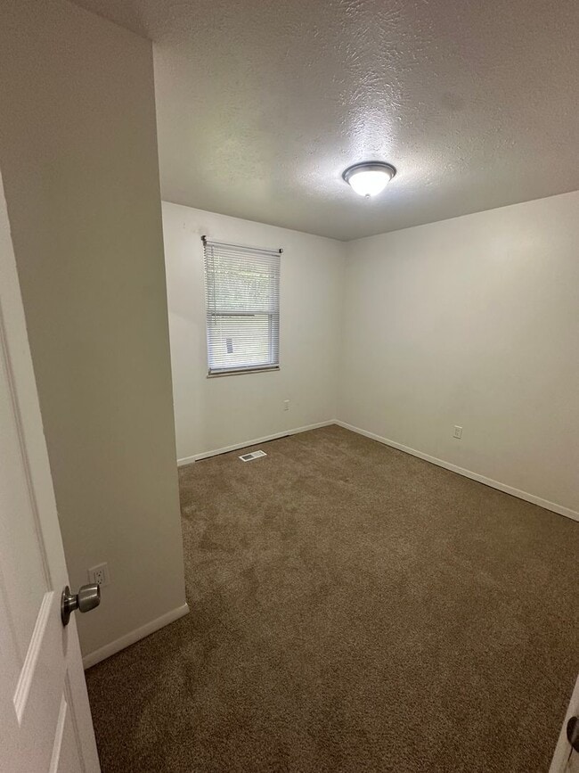 Building Photo - 3 BR HOME-BRIARWOOD SUBDIVISION