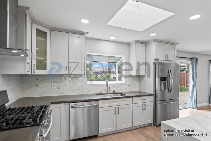 Building Photo - 3173 Ingersoll Pl