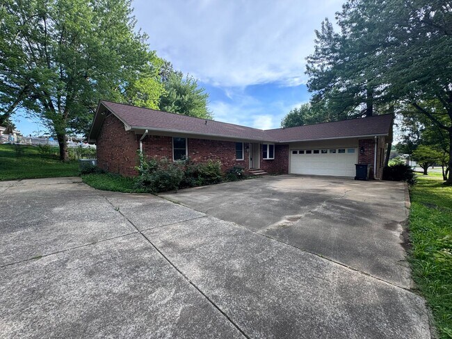 Building Photo - 4430 Chicadee Dr