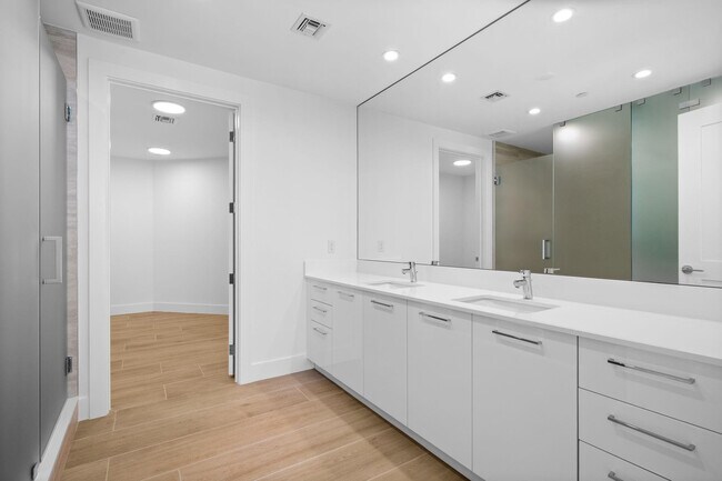 Building Photo - 153 N Seabreeze Blvd