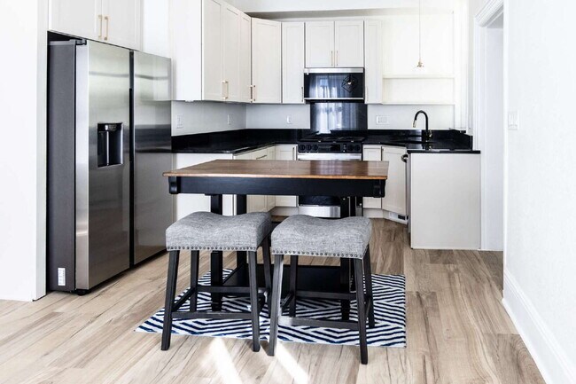 Building Photo - "COMING SOON" Stunning Remodeled Patio Hom...