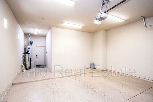 Building Photo - 14590 W Hidden Terrace Loop