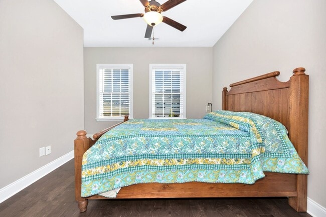Building Photo - Fully Furnished 3 Bedroom Home Near Toyota...