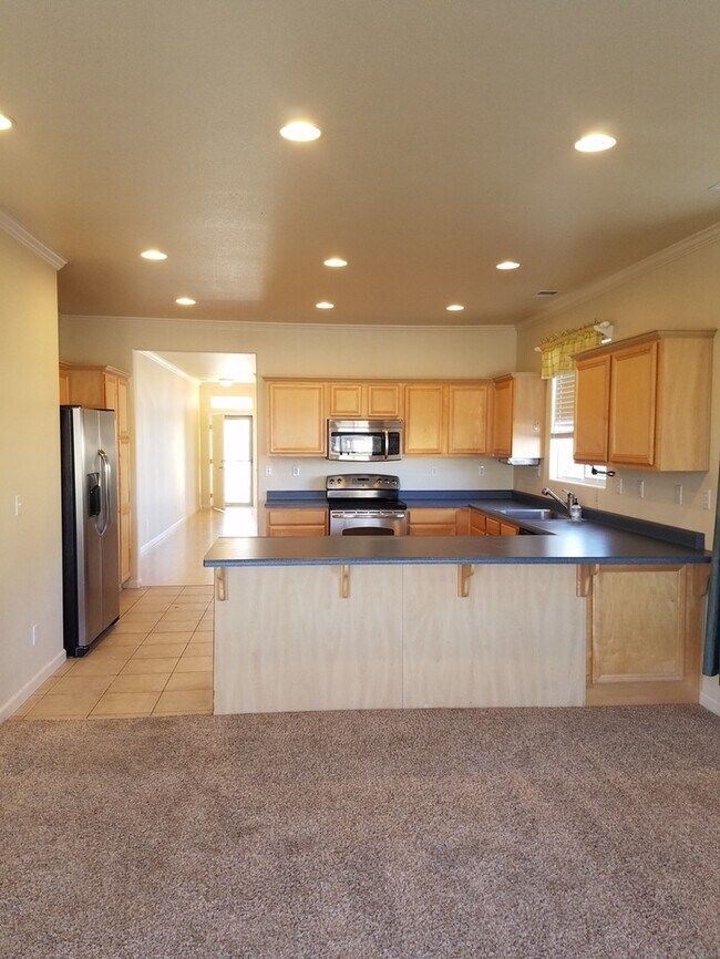 Building Photo - Spacious Single-Story Gem with 4 bedroom, 2 bathroom Near Damonte Ranch!