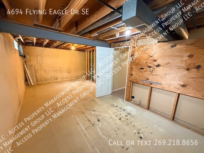 Building Photo - 4694 Flying Eagle Dr SE