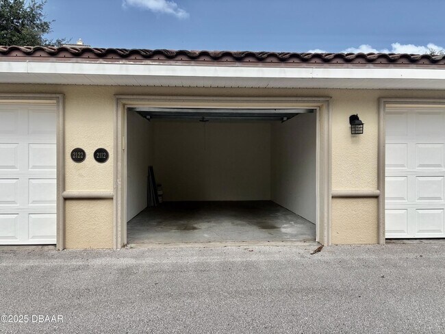 Building Photo - 115 Riverview Bend S