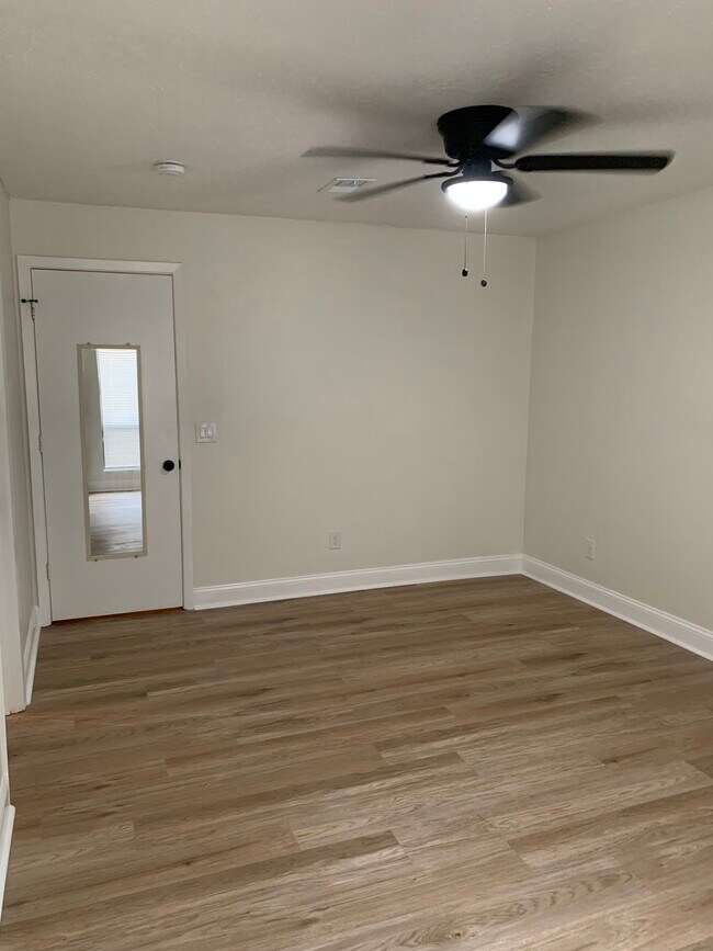 Building Photo - 524 Warm Springs Cir