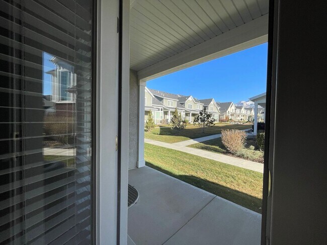 Building Photo - Move-In Ready Home in the Heart of Sandy