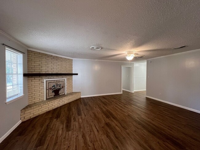 Building Photo - 13085 Friendship Rd