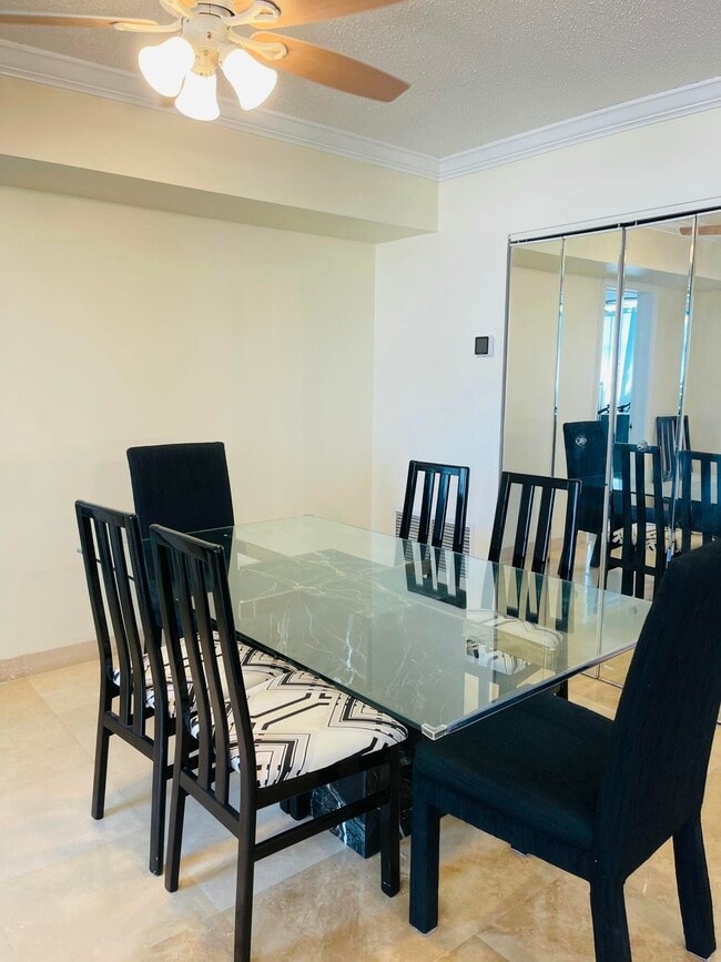 Building Photo - 1237 Hillsboro Mile