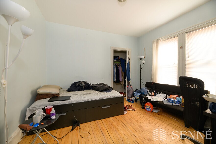 Building Photo - 134 Elm St