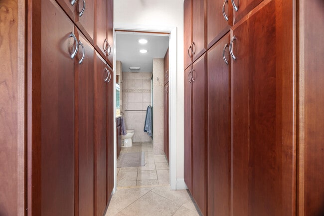 Building Photo - 950 Ponce De Leon Rd