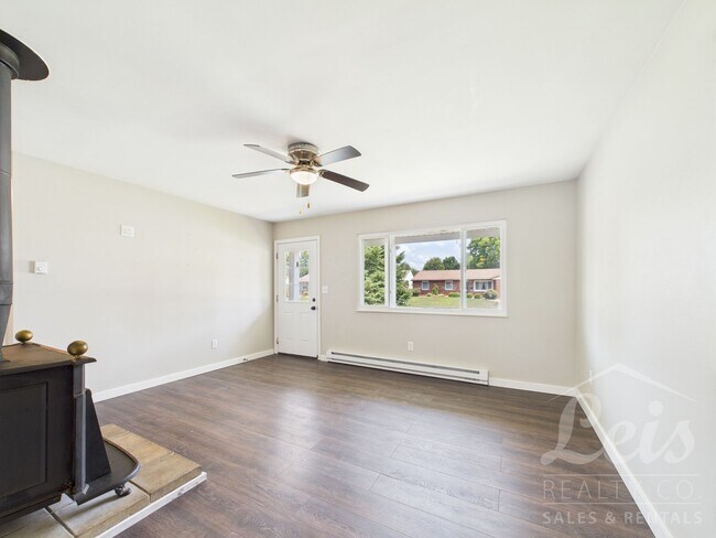 Building Photo - 1473 Skylark Dr