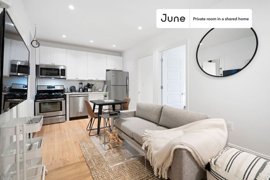 Building Photo - Great Private ROOM with Bathroom in Greenpoint