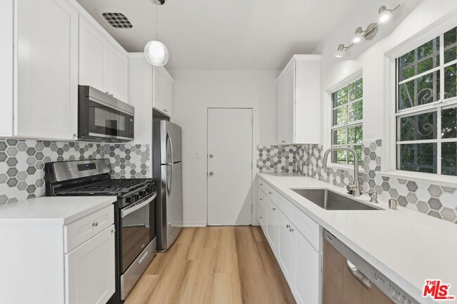 Building Photo - 1335 Redondo Blvd