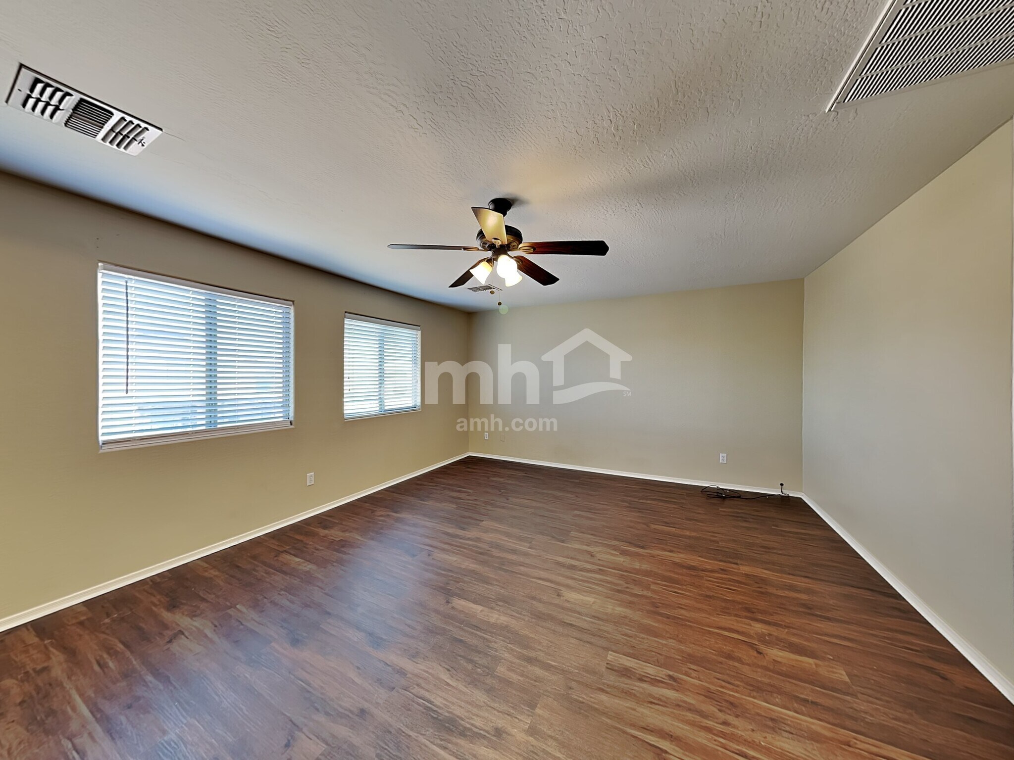 Building Photo - 7006 W Irwin Ave