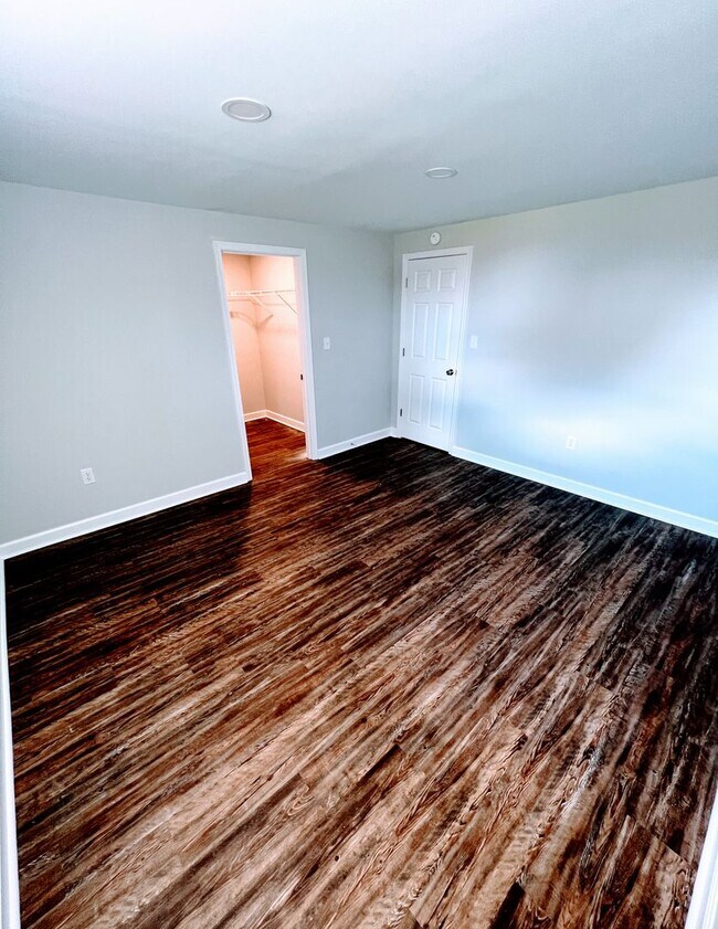 Building Photo - 4 Bedroom Home in Campbell County