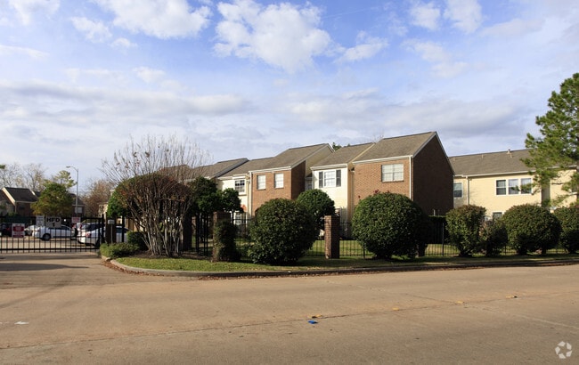 Primary Photo - Reflections On Gentryside Townhomes
